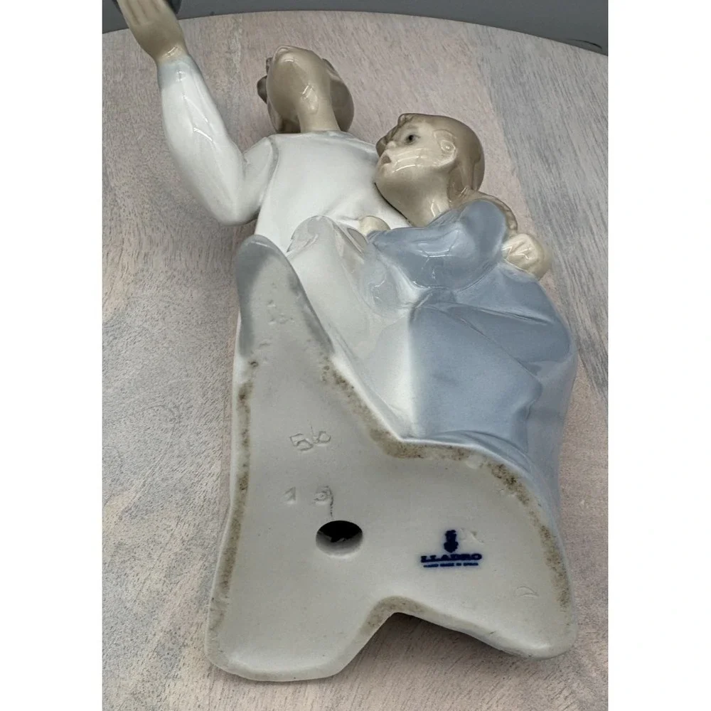 Vtg Lladro Figurine #4874 Boy in Night Shirt candle Porcelain Glossy Finish 8.5